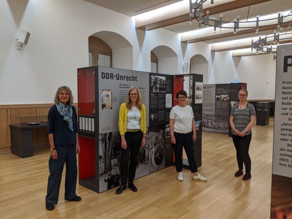 Verena Burhenne, M.A. (Landschaftsverband Westfalen-Lippe (LWL) Wissenschaftliche Referentin für das westliche Münsterland LWL-Museumsamt für Westfalen), Museumsleiterin Kirsten John-Stucke, Dr. Ute Christina Koch (Landschaftsverband Westfalen-Lippe (LWL) Wissenschaftliche Referentin für das südliche Westfalen LWL-Museumsamt für Westfalen) und die wissenschaftliche Volontärin (LWL) Annette Allerheiligen.